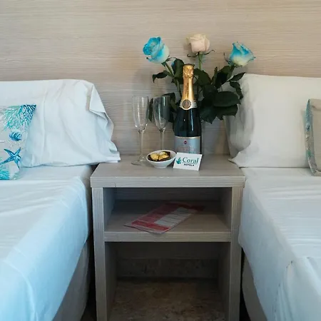 Coral House & Food (adults Only) 酒店 2*