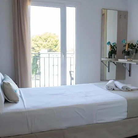 酒店 Coral House & Food (adults Only)